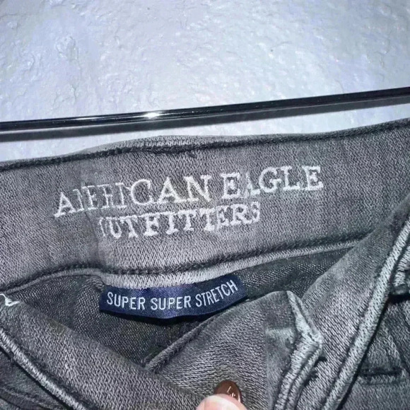 American Eagle Woman’s Jegging Jeans, Gray, distressed, Size 2 - Picture 8 of 16